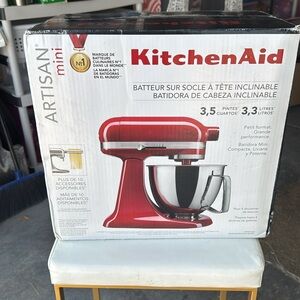 NEW Kitchenaid ARTISAN® MINI 3.5 QUART TILT-HEAD STAND MIXER - Red Box unopened